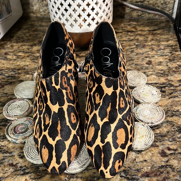 Calvin Klein booties size 6🖤🧡🖤 - Picture 4 of 11